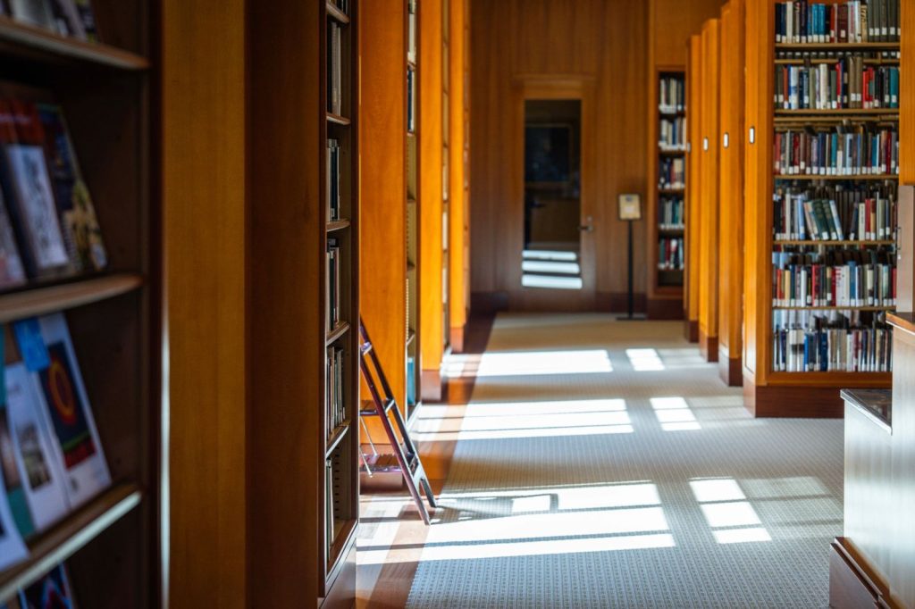 Bibliothèque municipale, illustration pour Ain