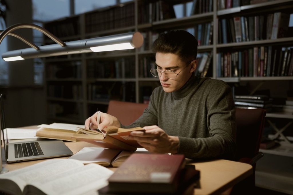 Bibliothèque municipale, illustration pour Cantal