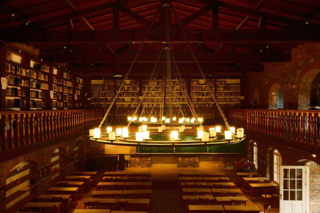 Bibliothèque municipale, illustration pour Grand Est